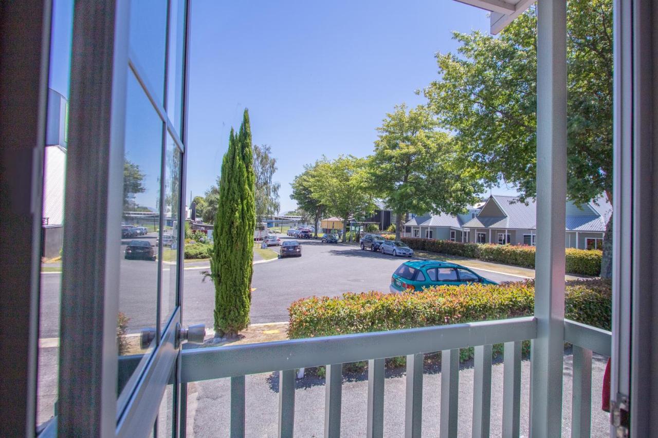 Turangi Leisure Lodge Bagian luar foto