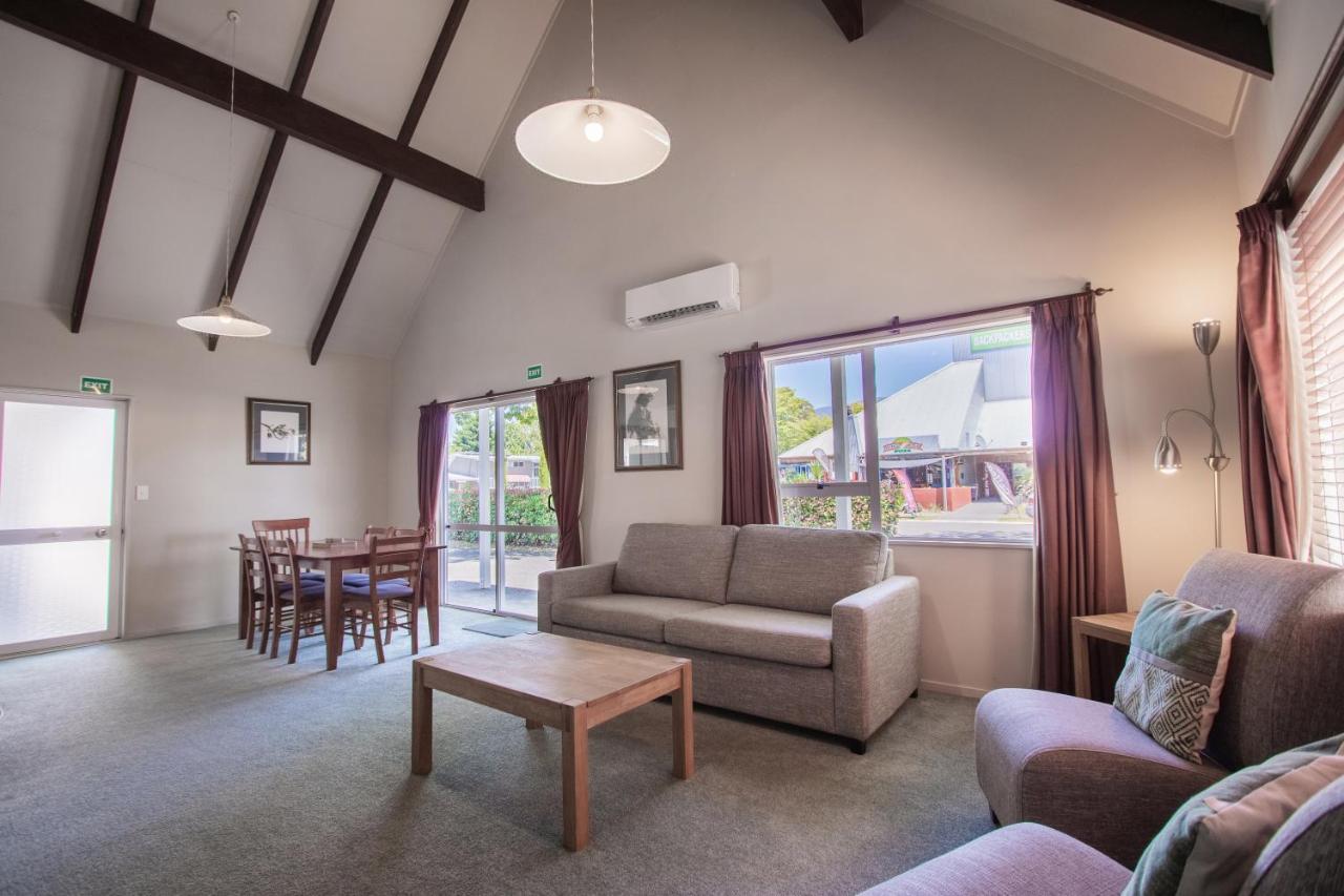 Turangi Leisure Lodge Bagian luar foto